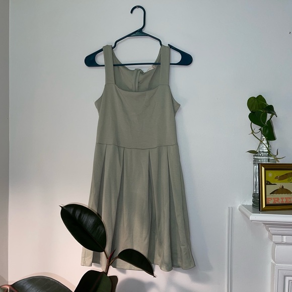Altar’d State Sage Green Short Dress, Structured and gathered waist EUC small - Picture 3 of 16